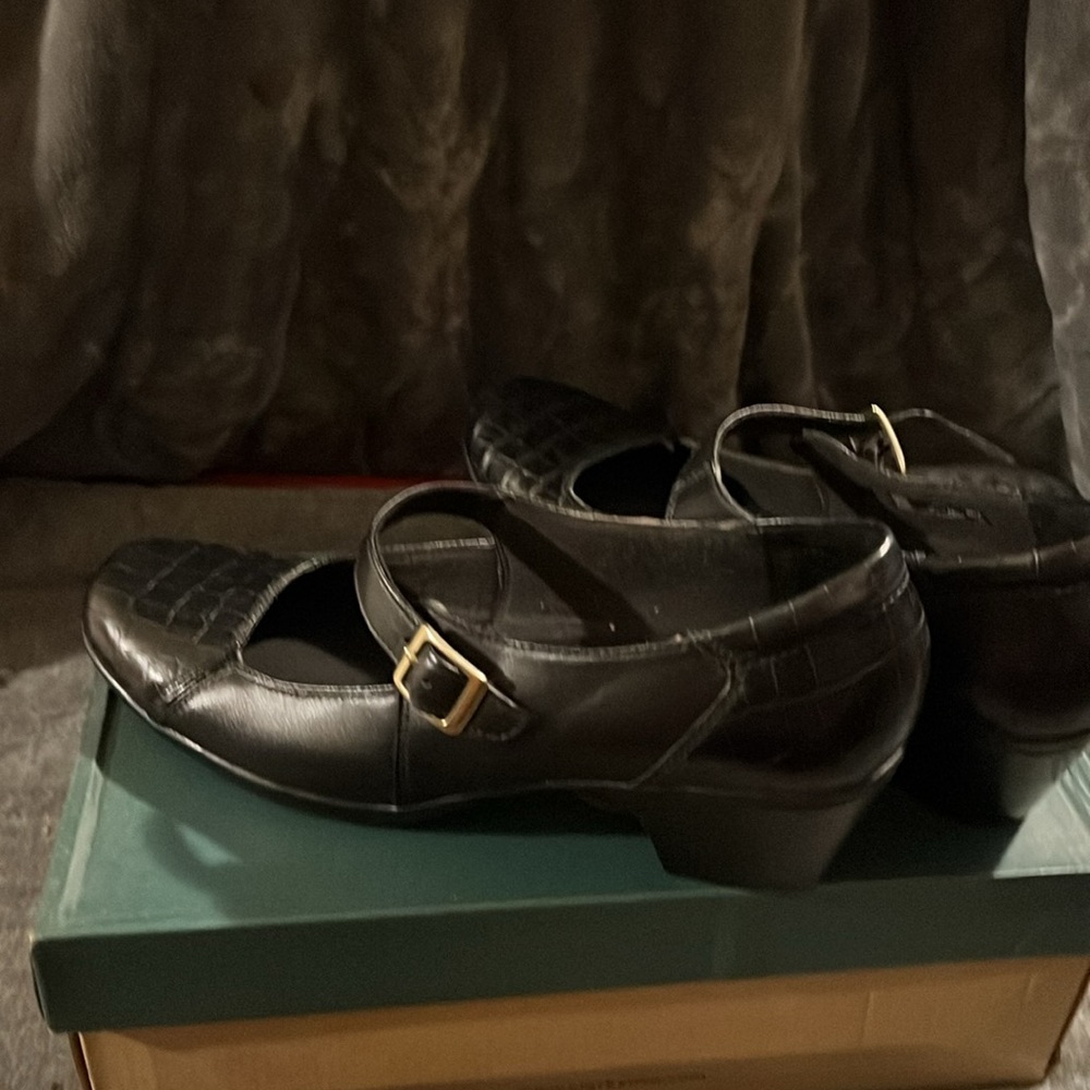 Clarks Black Croc-Patterned Mary Jane Shoes - Picture 4 of 5